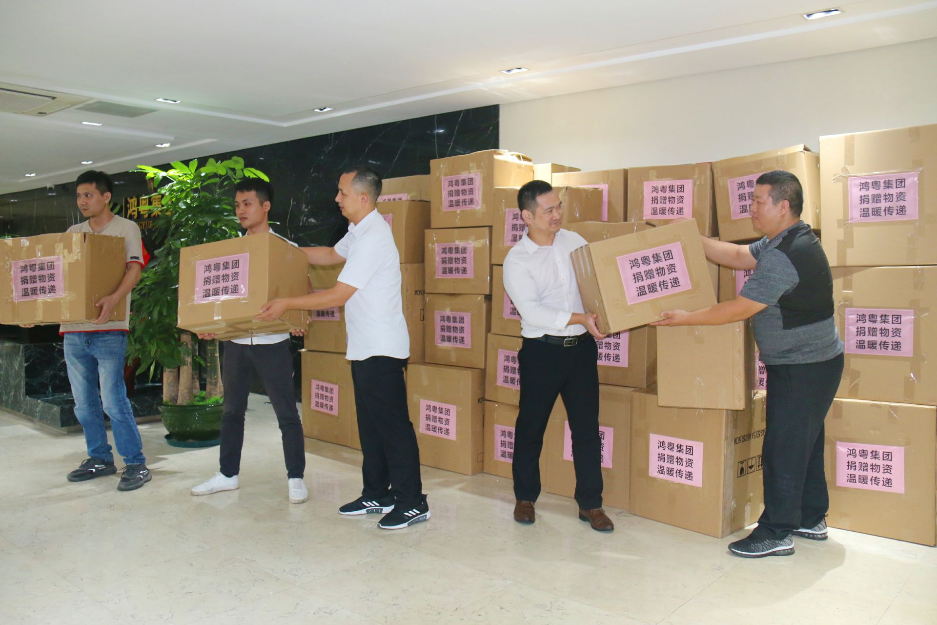 半岛手机站网站官网登入-半岛(中国)公益回顾丨家国同欢月同圆 温暖满载甘孜州(图2) 半岛手机站网站官网登入-半岛(中国)公益回顾丨家国同欢月同圆 温暖满载甘孜州(图2)