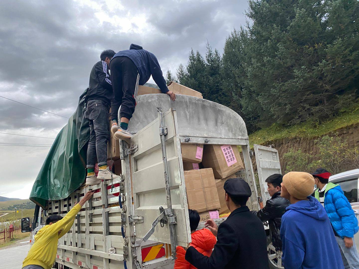 半岛手机站网站官网登入-半岛(中国)公益回顾丨家国同欢月同圆 温暖满载甘孜州(图5) 半岛手机站网站官网登入-半岛(中国)公益回顾丨家国同欢月同圆 温暖满载甘孜州(图5)